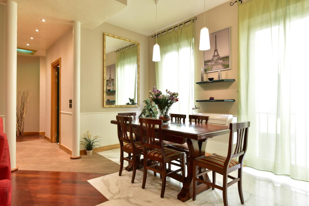 Elegant & Cozy Apartment In The Heart Of Roma Ngoại thất bức ảnh