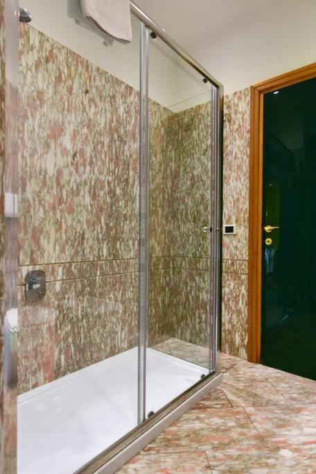 Elegant & Cozy Apartment In The Heart Of Roma Ngoại thất bức ảnh